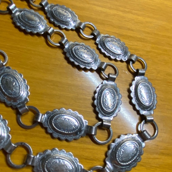 ✨ Vintage Sancrest® / Sanford Silver-Tone Concho Belt | Southwestern | 1960s–70s - Picture 8 of 12